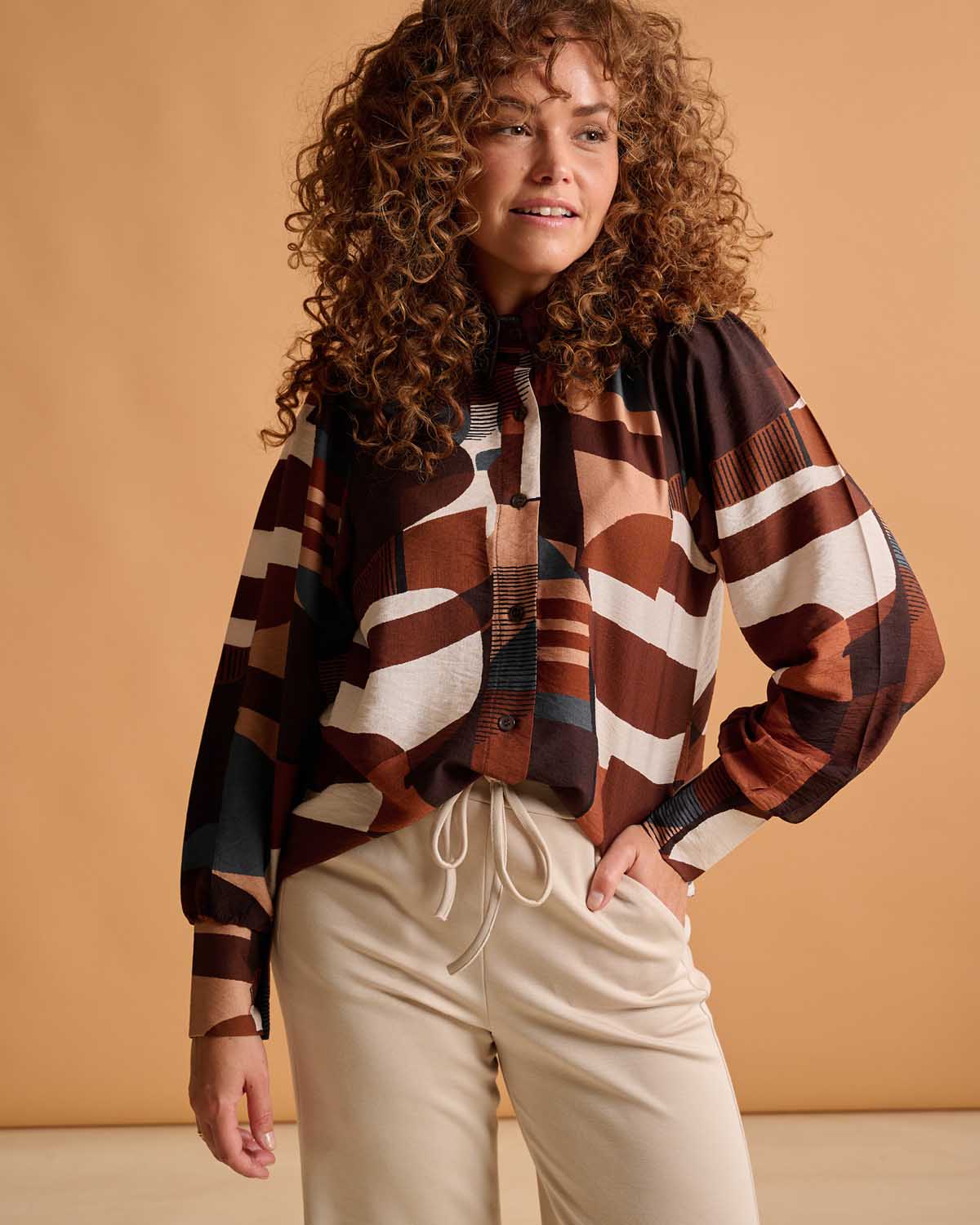 Blouse - Evita Aquarel contour | Bruin Tops & Blouses