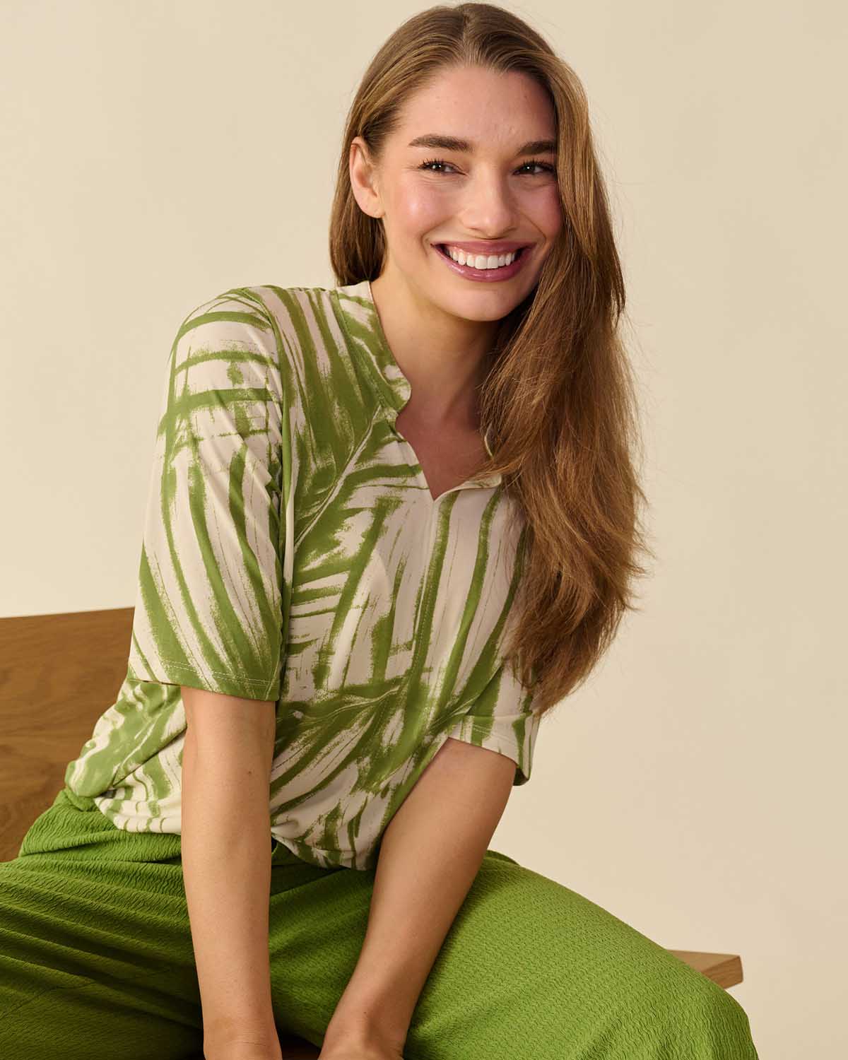 Blouson Doortje in lime met grafisch dessin