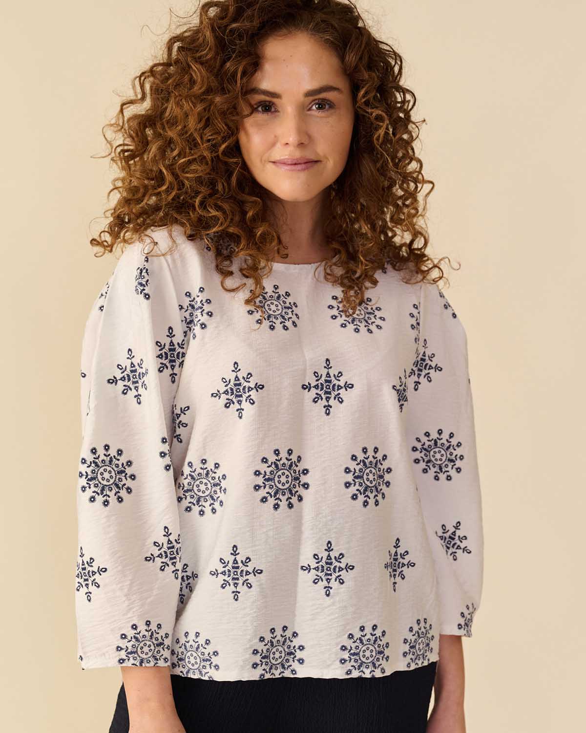 Top Hester in Off-white met grafisch dessin