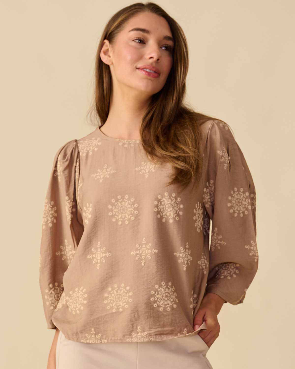 Top Hester in Camel met grafisch dessin