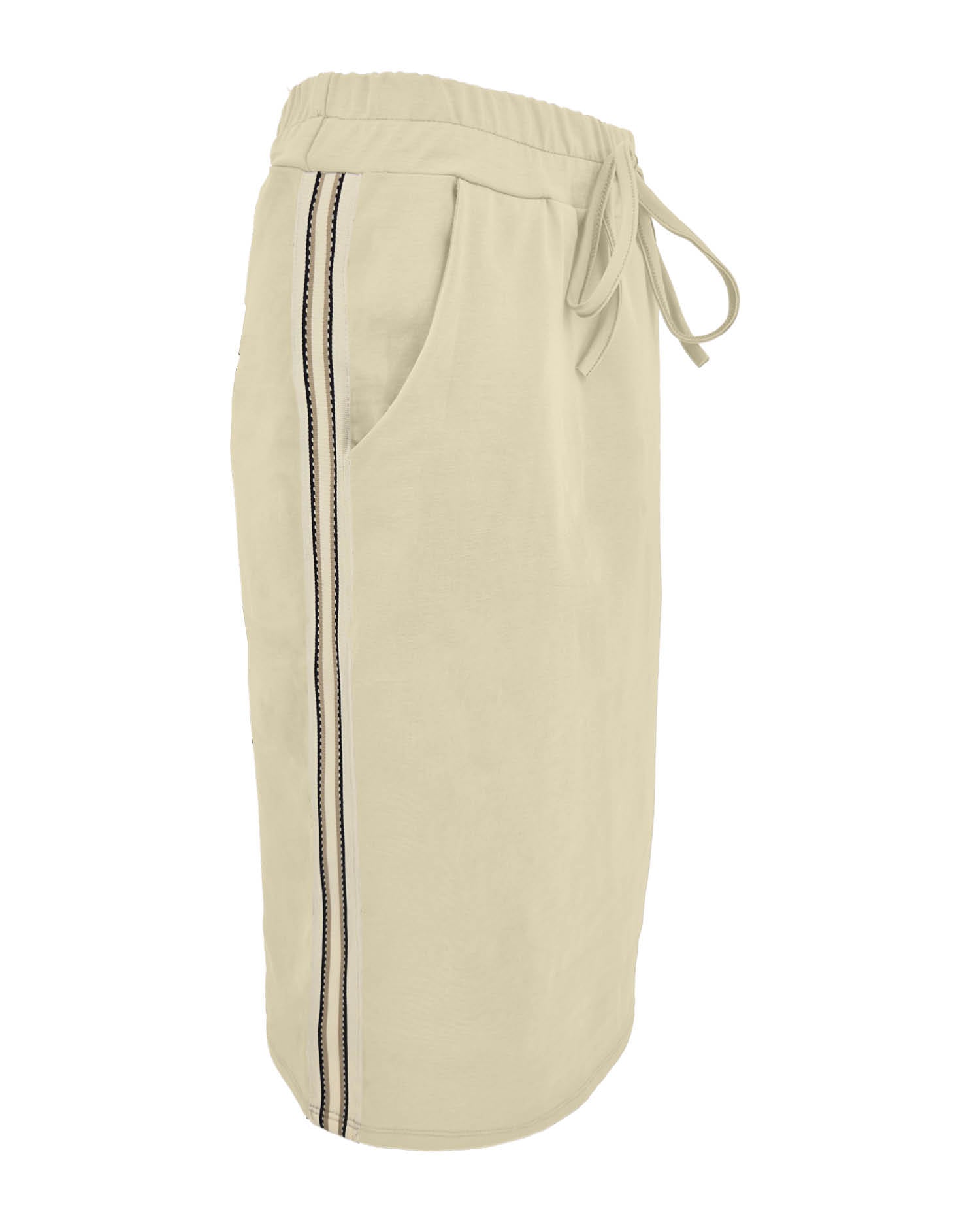 Rok Lilu in Off-white uni