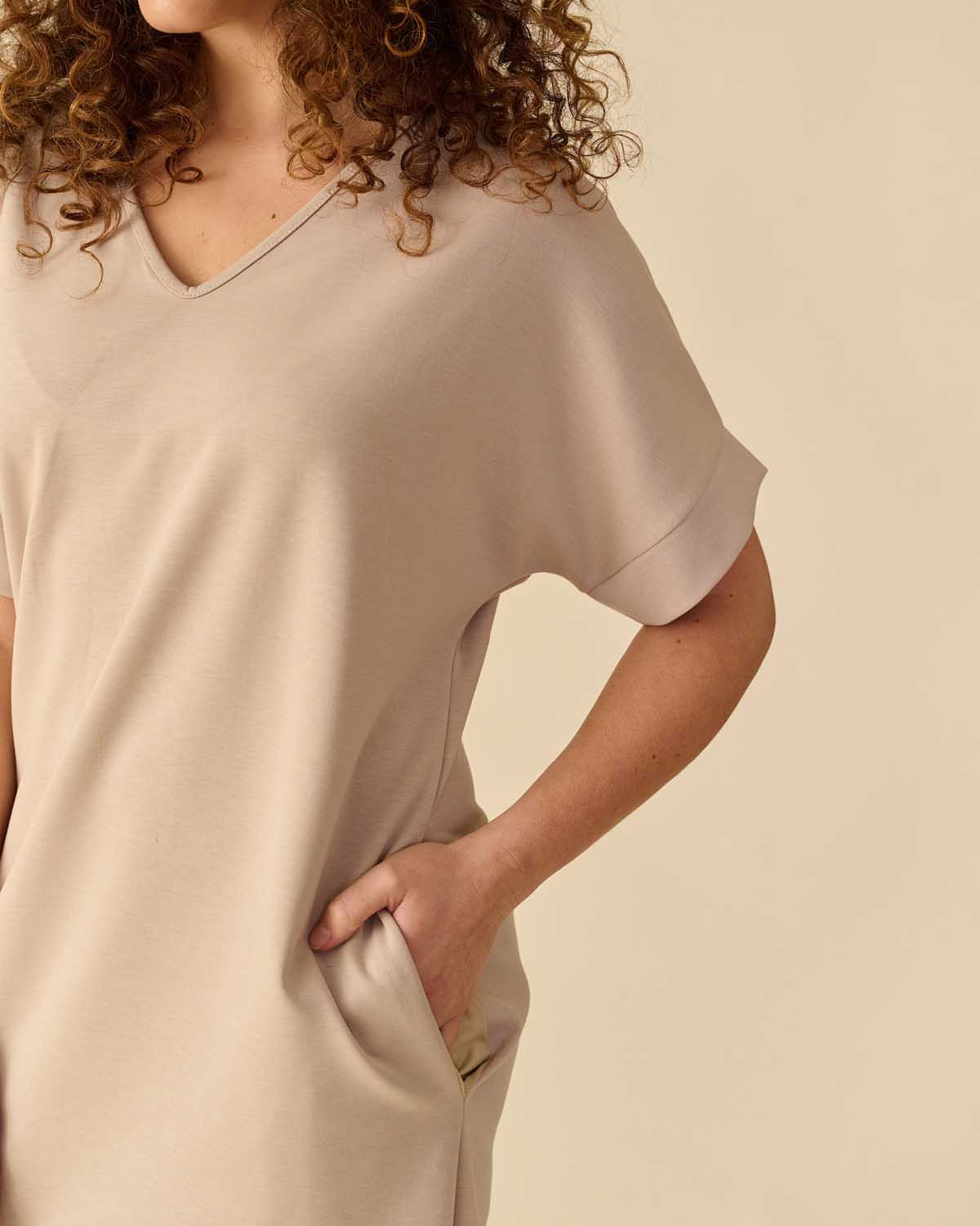 Losvallende jurk Danielle in beige