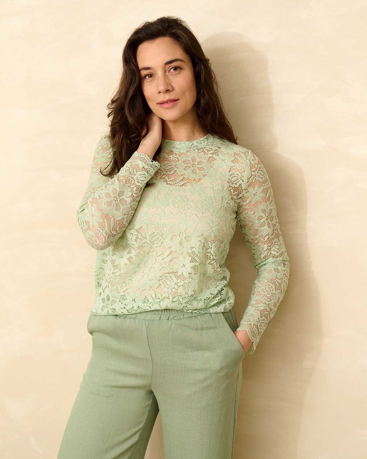 Top Lacie Reseda met bloem dessin