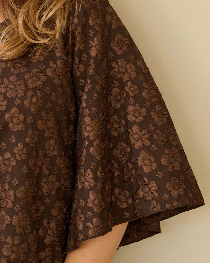 Top - Mariposa Jacquard bloem | Bruin